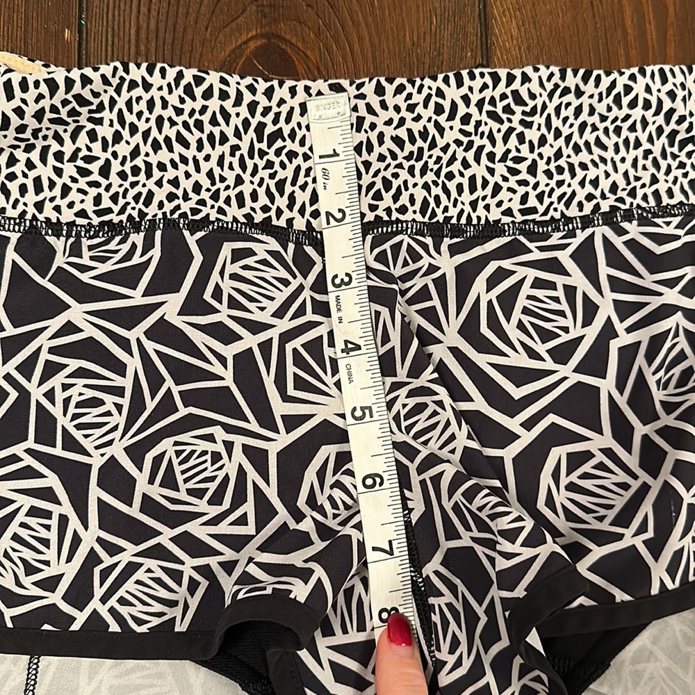 Lululemon Geometric Rose Speed Shorts - Picture 7 of 8